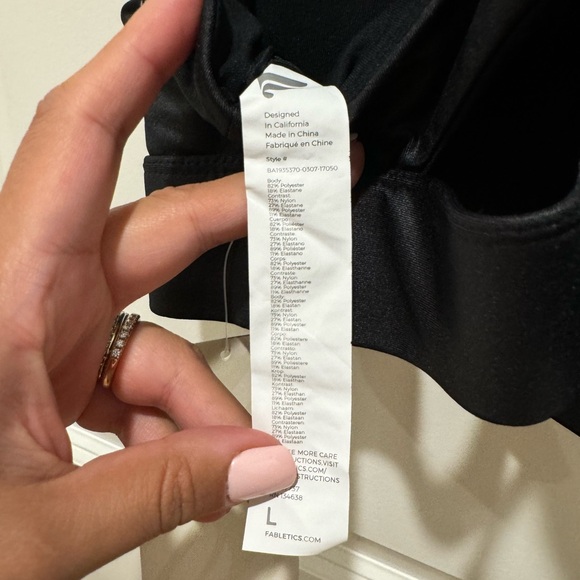 NWT Fabletics Sports Bra - Picture 3 of 3